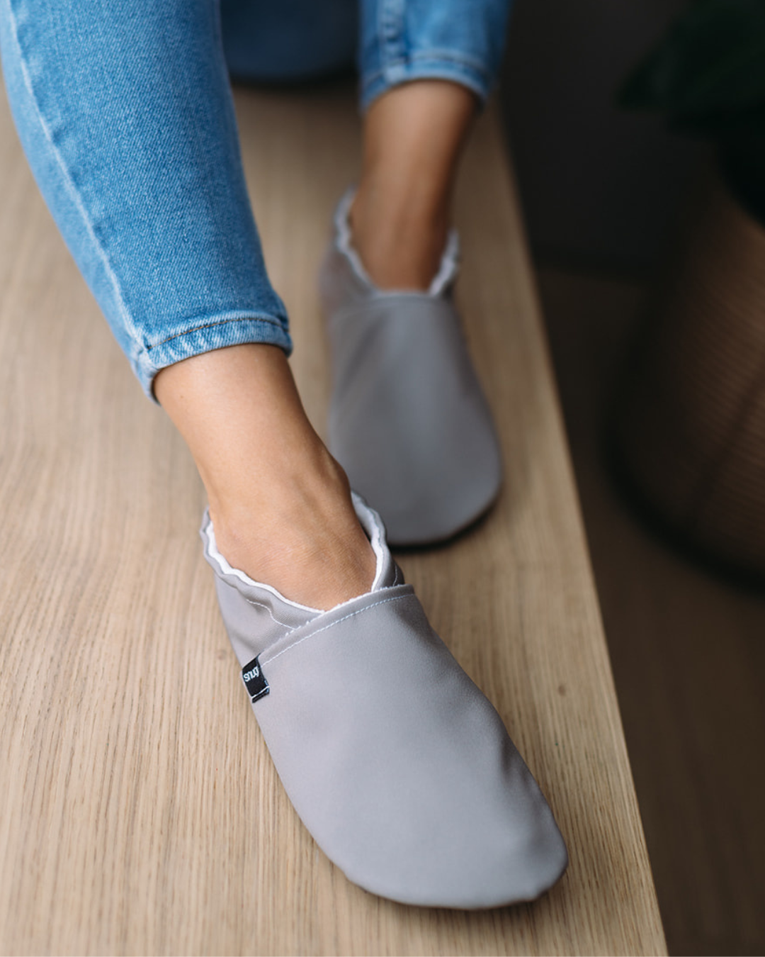 Zapatillas barefoot para mujer gris piedra